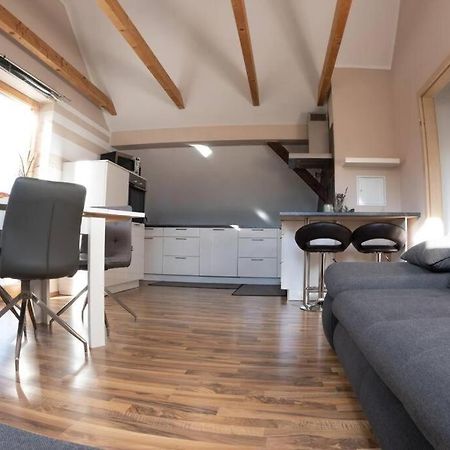 Moderne, Gemuetliche Dg-Wohnung In Ruhiger Lage Нойнбург-форм-Вальд Экстерьер фото