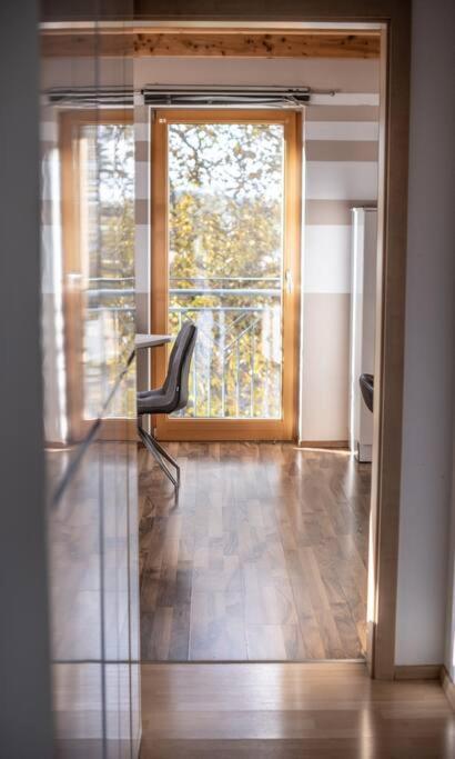 Moderne, Gemuetliche Dg-Wohnung In Ruhiger Lage Нойнбург-форм-Вальд Экстерьер фото