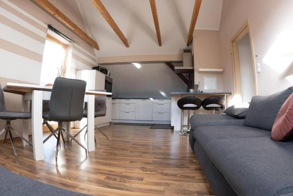 Moderne, Gemuetliche Dg-Wohnung In Ruhiger Lage Нойнбург-форм-Вальд Экстерьер фото