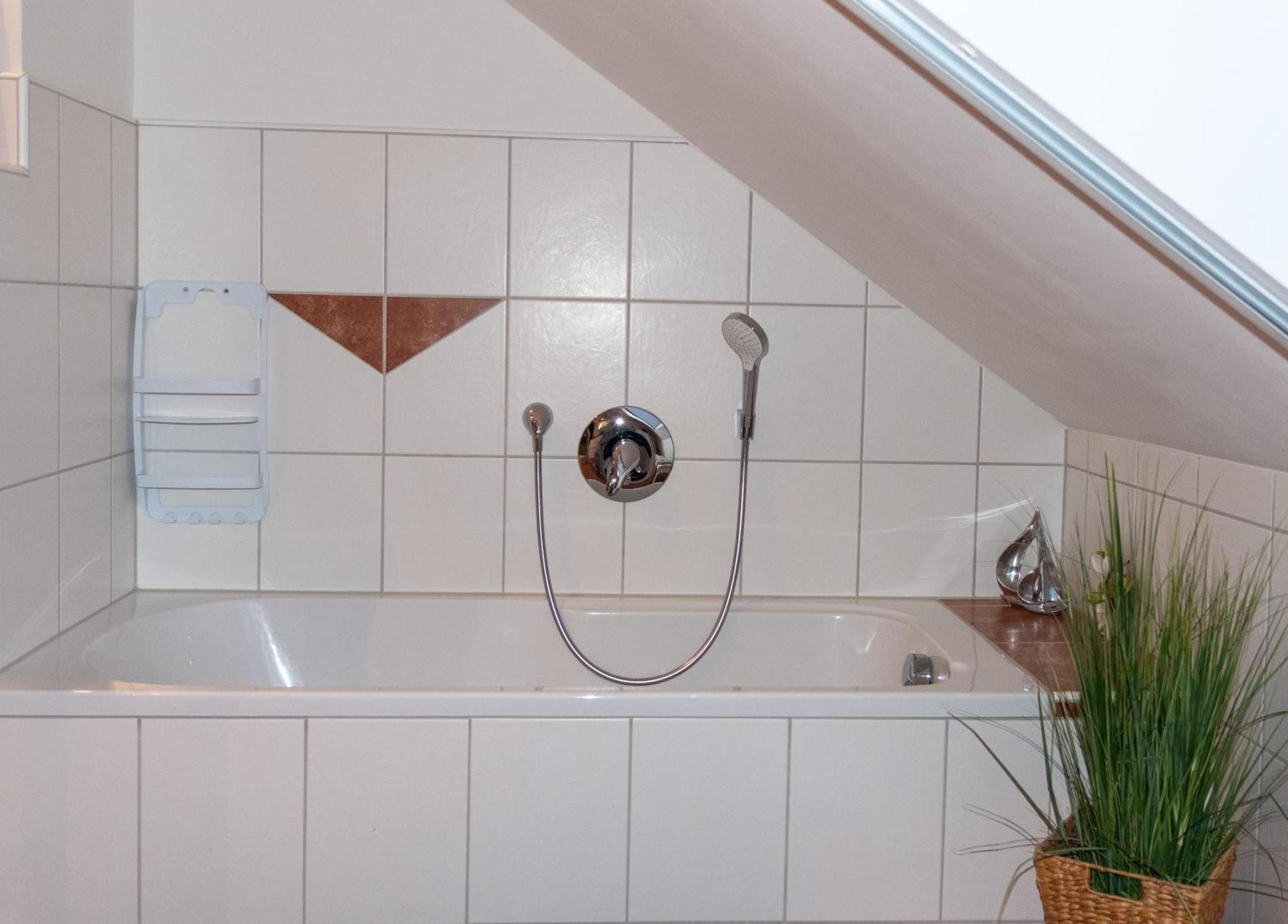 Moderne, Gemuetliche Dg-Wohnung In Ruhiger Lage Нойнбург-форм-Вальд Экстерьер фото